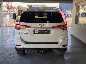 Toyota Fortuner 2.4GD-6 manual - Image 5