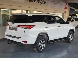 Toyota Fortuner 2.4GD-6 manual - Image 2