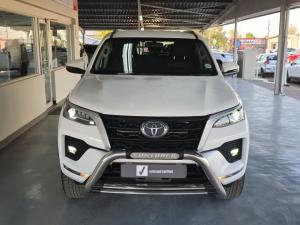 Toyota Fortuner 2.4GD-6 manual - Image 4