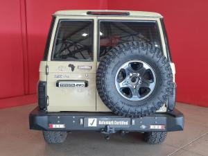 Toyota Land Cruiser 76 4.5D-4D V8 station wagon LX - Image 5