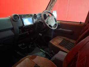 Toyota Land Cruiser 76 4.5D-4D V8 station wagon LX - Image 7