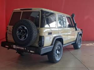Toyota Land Cruiser 76 4.5D-4D V8 station wagon LX - Image 2
