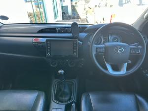 Toyota Hilux 2.4GD-6 double cab 4x4 Raider manual - Image 6