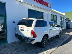 Toyota Hilux 2.4GD-6 double cab 4x4 Raider manual - Image 2