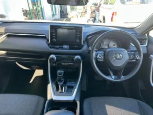 Toyota RAV4 2.0 GX auto - Image 6