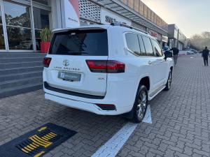 Toyota Land Cruiser 300 3.3D ZX - Image 2