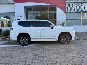 Toyota Land Cruiser 300 3.3D ZX - Image 3