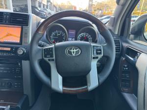 Toyota Land Cruiser Prado 4.0 VX - Image 8