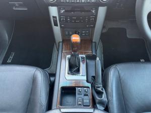 Toyota Land Cruiser Prado 4.0 VX - Image 12