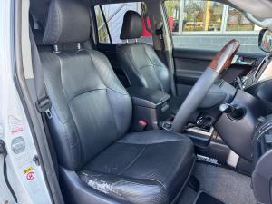Toyota Land Cruiser Prado 4.0 VX - Image 16