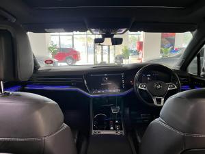 Volkswagen Touareg V6 TDI Executive R-Line - Image 20