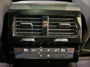 Volkswagen Touareg V6 TDI Executive R-Line - Image 23
