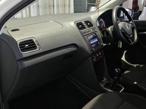 Volkswagen Polo sedan 1.4 Comfortline - Image 2