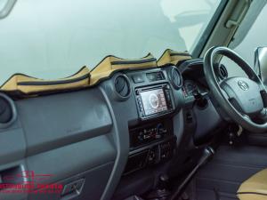 Toyota Land Cruiser 79 4.5D-4D LX V8 single cab - Image 7