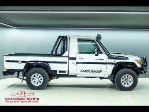 Toyota Land Cruiser 79 4.5D-4D LX V8 single cab - Image 3
