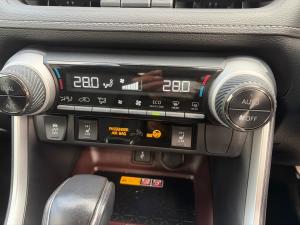 Toyota RAV4 2.0 VX - Image 11