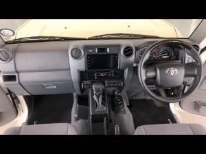Toyota Land Cruiser 76 2.8GD-6 station wagon LX auto - Image 6