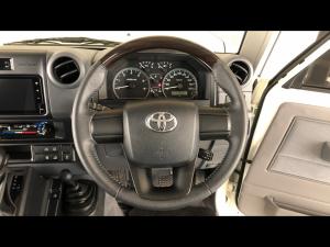 Toyota Land Cruiser 76 2.8GD-6 station wagon LX auto - Image 8