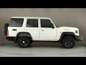 Toyota Land Cruiser 76 2.8GD-6 station wagon LX auto - Image 3