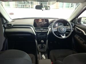 Toyota Urban Cruiser 1.5 XR manual - Image 6