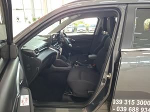 Toyota Urban Cruiser 1.5 XR manual - Image 7