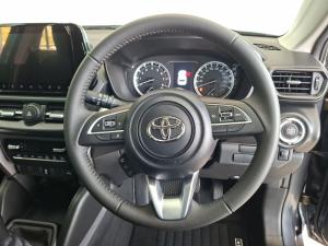 Toyota Urban Cruiser 1.5 XR manual - Image 8