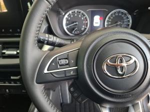 Toyota Urban Cruiser 1.5 XR manual - Image 9