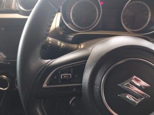 Suzuki Swift 1.2 GLX auto - Image 9