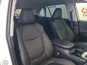 Toyota RAV4 2.0 VX - Image 16