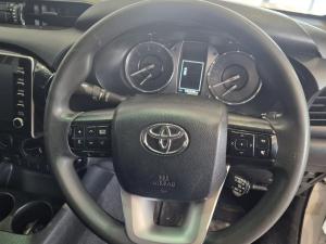 Toyota Hilux 2.4 GD-6 Raider 4X4 automaticD/C - Image 8