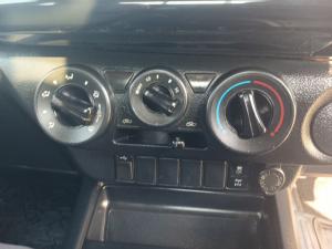 Toyota Hilux 2.4 GD-6 RB Raider automaticE/CAB - Image 11