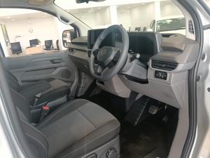 Volkswagen Transporter Kombi 2.0TDi Basic automatic - Image 6