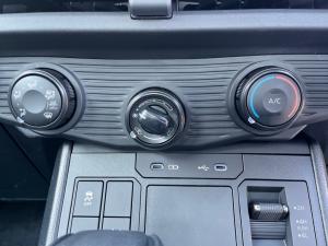 Toyota Hilux 2.8 GD-6 RB SRX 4X4 automaticD/C - Image 18