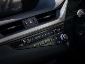 Lexus ES 250 EX - Image 11