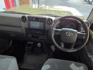 Toyota Land Cruiser 79 2.8GD-6 double cab manual - Image 6