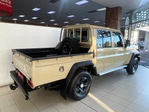 Toyota Land Cruiser 79 2.8GD-6 double cab manual - Image 2