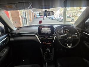 Toyota Urban Cruiser 1.5 XR manual - Image 6