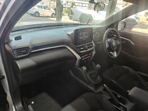 Toyota Urban Cruiser 1.5 XR manual - Image 7
