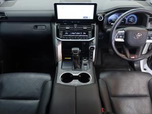 Toyota Land Cruiser 300 3.5T GR-Sport - Image 6