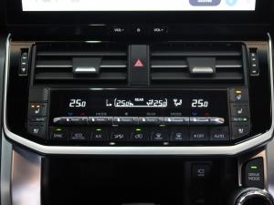 Toyota Land Cruiser 300 3.5T GR-Sport - Image 16