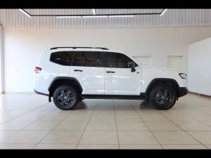 Toyota Land Cruiser 300 3.5T GR-Sport - Image 3