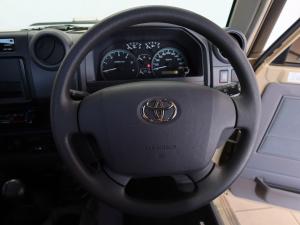 Toyota Land Cruiser 79 4.5D-4D LX V8 single cab - Image 8