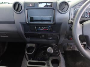 Toyota Land Cruiser 79 4.5D-4D LX V8 single cab - Image 12
