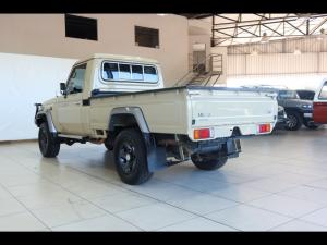 Toyota Land Cruiser 79 4.5D-4D LX V8 single cab - Image 19