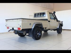 Toyota Land Cruiser 79 4.5D-4D LX V8 single cab - Image 2