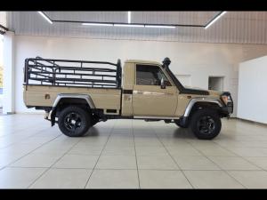 Toyota Land Cruiser 79 4.5D-4D LX V8 single cab - Image 3