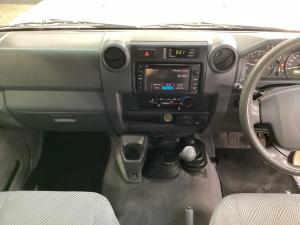 Toyota Land Cruiser 79 4.5D-4D V8 double cab LX - Image 12