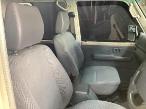 Toyota Land Cruiser 79 4.5D-4D V8 double cab LX - Image 14