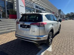 Toyota RAV4 2.0 GX - Image 2