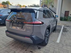 Toyota RAV4 2.5 VX Hybrid CVT E-FOUR - Image 2